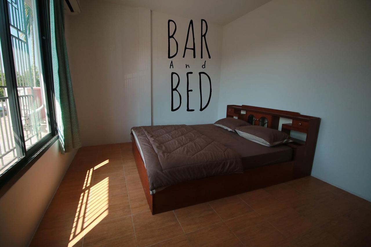 بيت شباب Barandbed Urt سوراثاني المظهر الخارجي الصورة