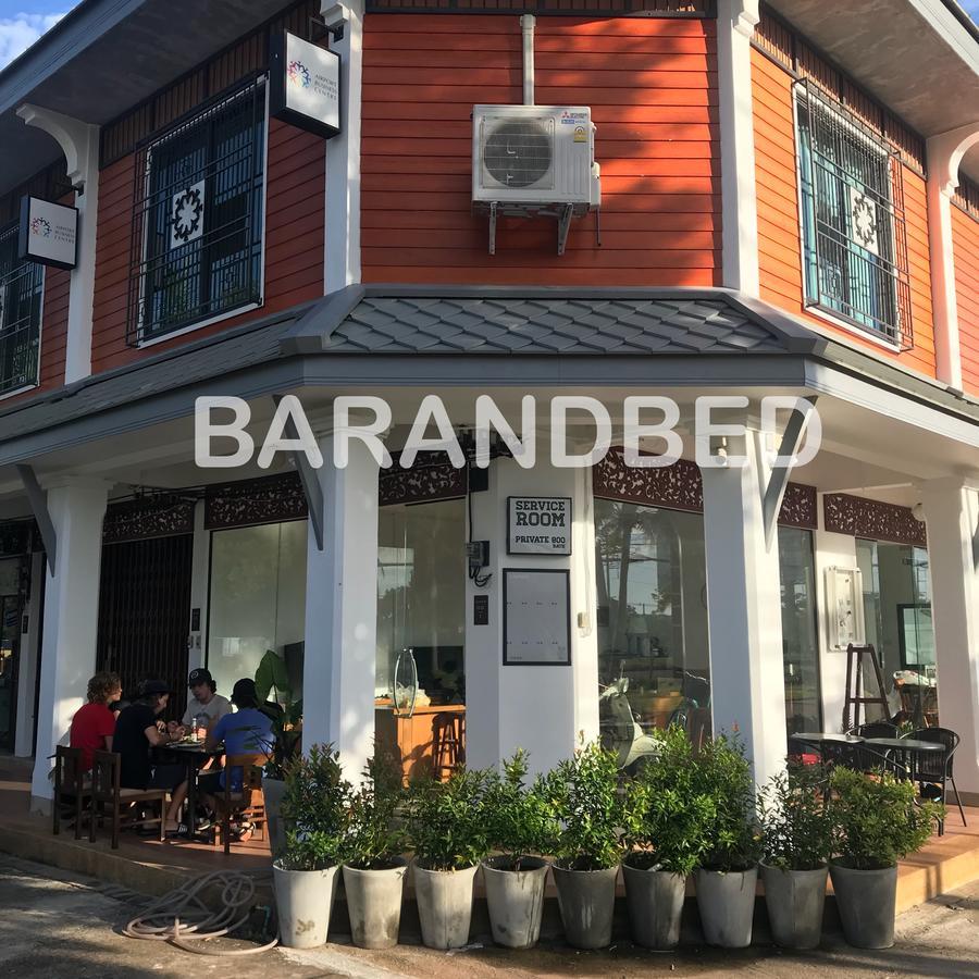 بيت شباب Barandbed Urt سوراثاني المظهر الخارجي الصورة