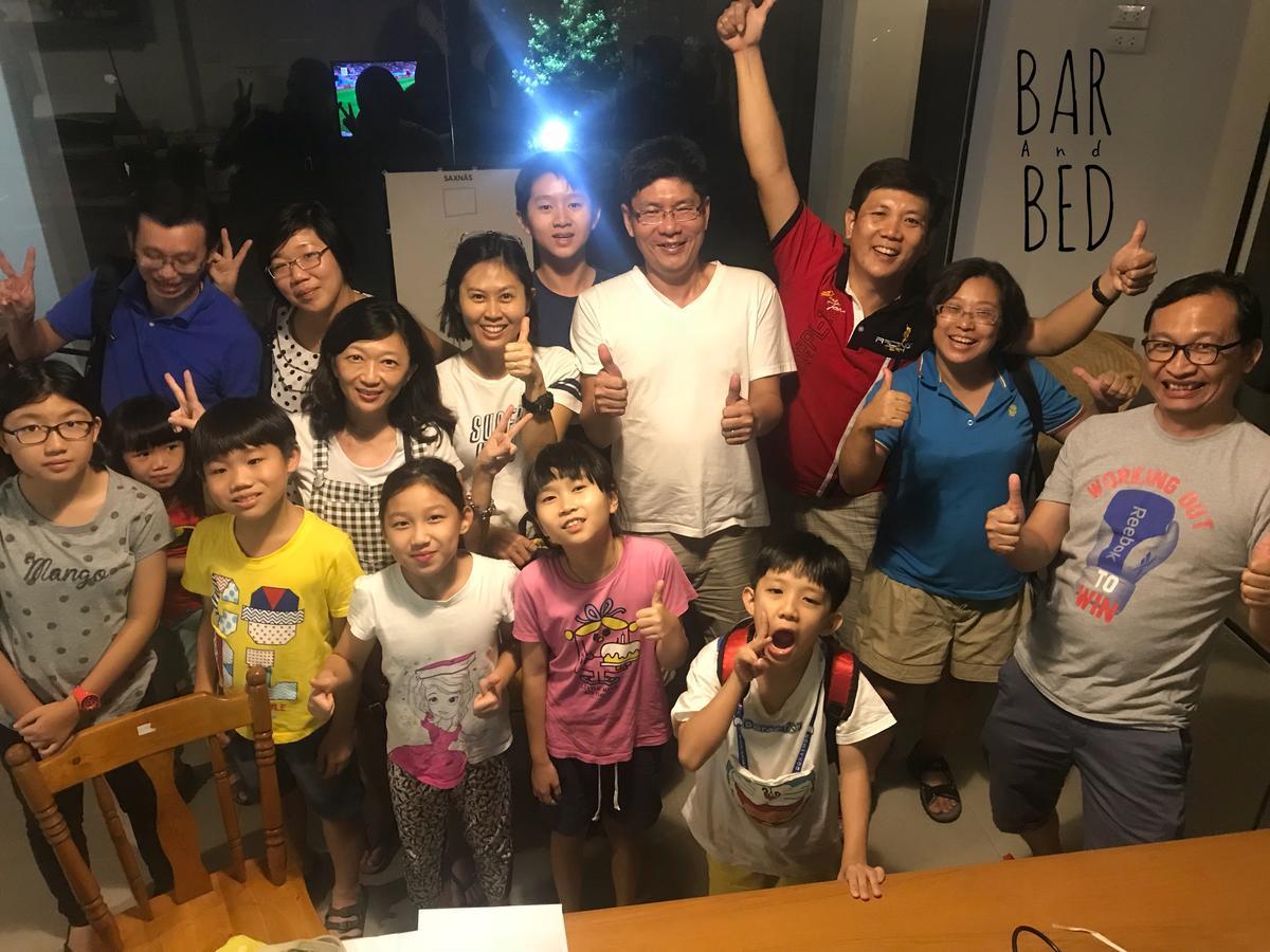 بيت شباب Barandbed Urt سوراثاني المظهر الخارجي الصورة